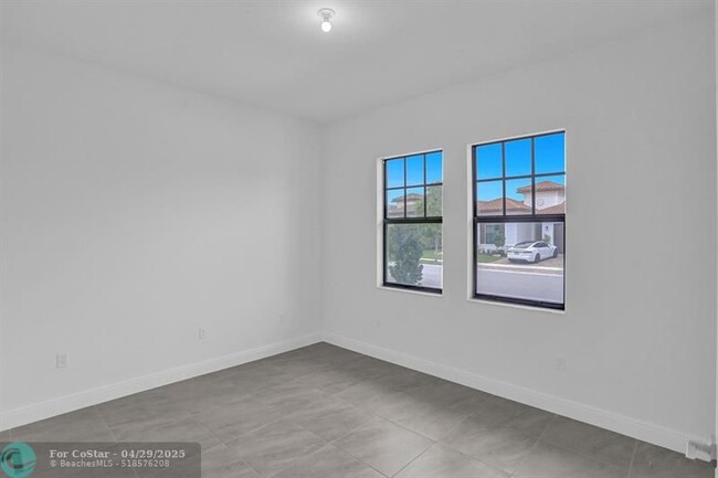 Building Photo - 11890 S Baypoint Cir