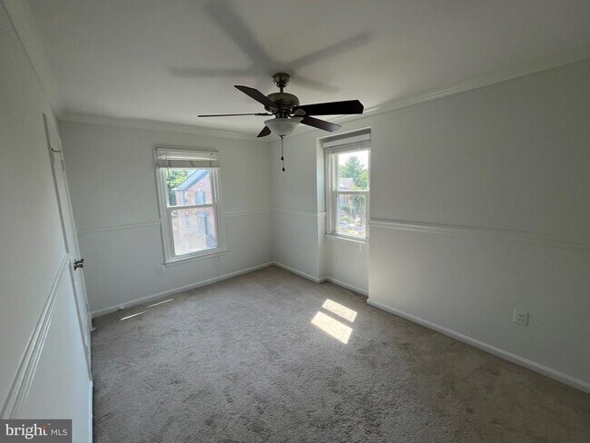 Building Photo - 6017 Cromwell Pl