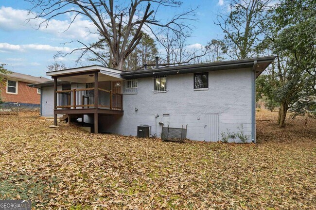 Building Photo - 2953 Meadowview Dr SE