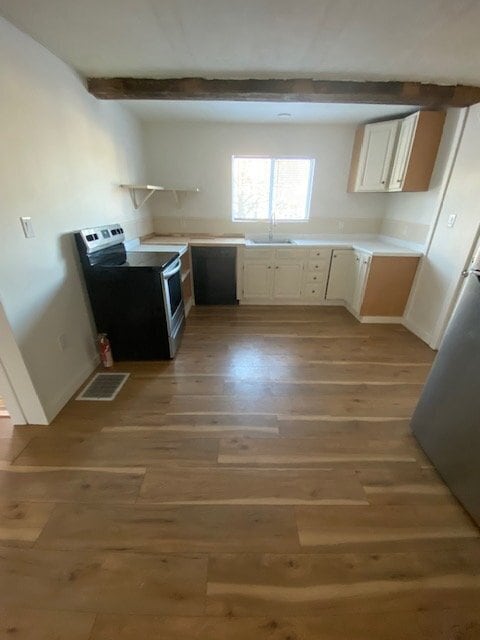 Building Photo - Spacious 2BR in Auburn with Off-Street Parking | $1,850 | April 1