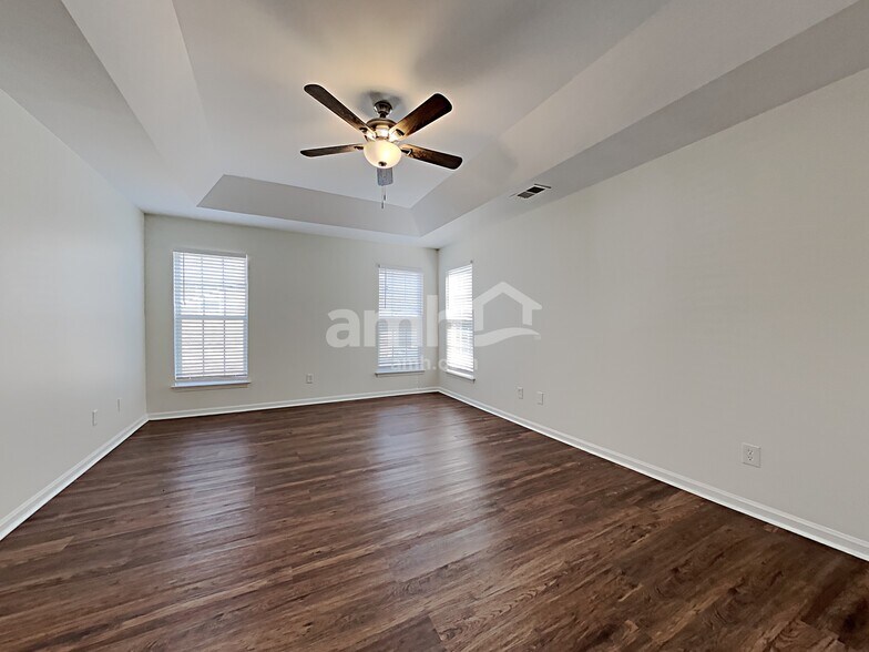 Building Photo - 10232 Meadow Crossing Ln