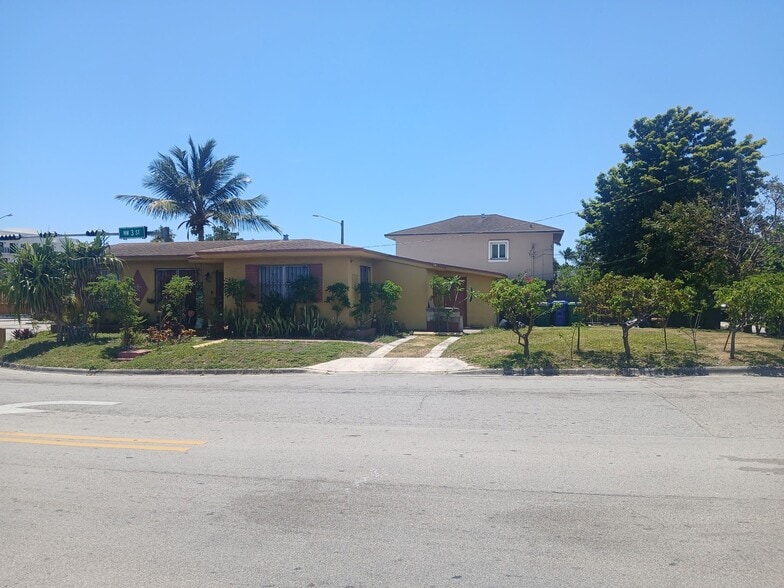 Building Photo - 1702 NW 3rd St