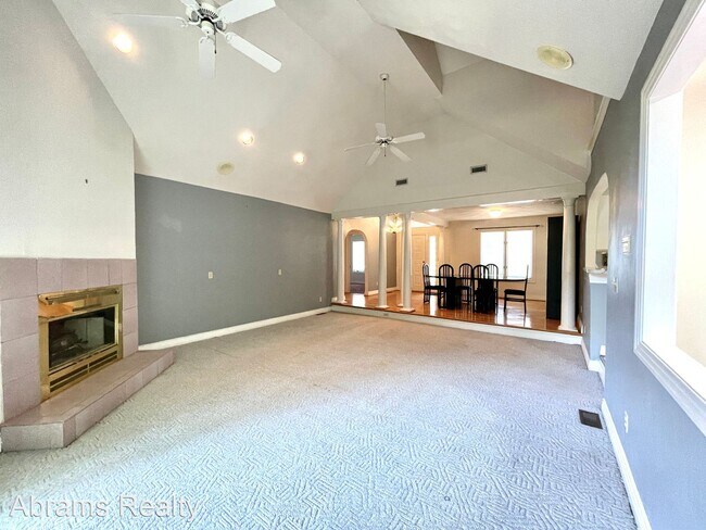 Building Photo - 4 br, 2.5 bath House - 725 Dickens Pl