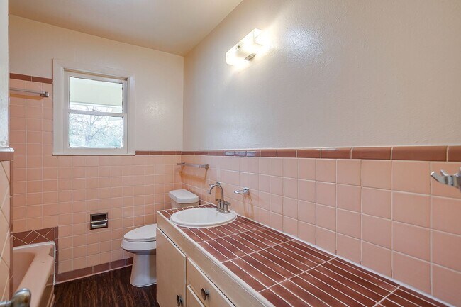 Building Photo - Ready for New Tenant- 3 Bedroom, 1.5 Bath in NRH- Birdville ISD- 76108