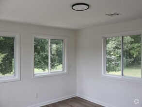 Building Photo - 129 Lake Point Dr