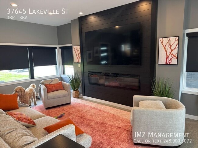Building Photo - 37645 Lakeville St