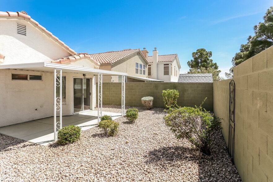 Building Photo - 8341 Pendragon Cir