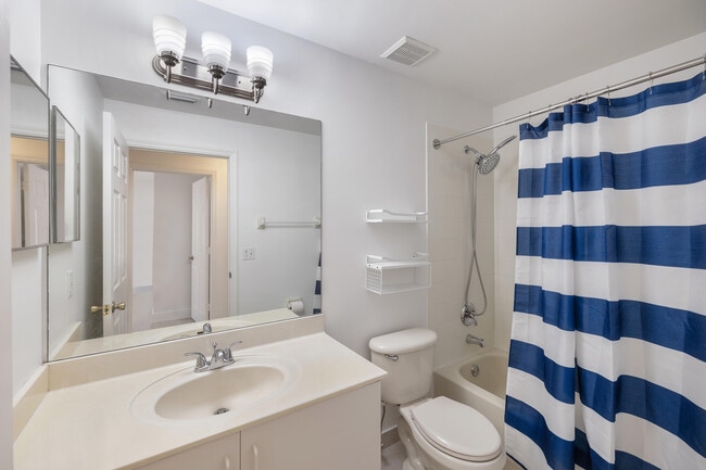 Building Photo - 3800 Woodfield Dr