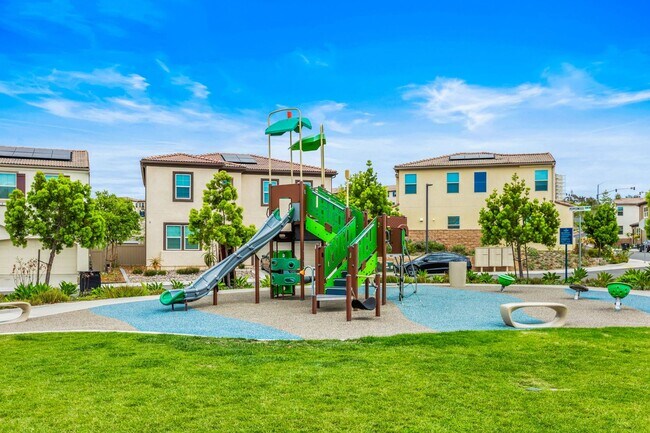 Building Photo - Highly upgraded 3 Bed 3 Bath Townhome with Resort Style Amenities