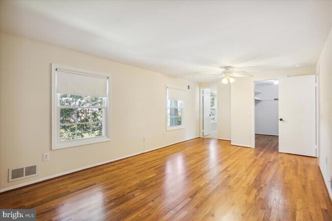 Building Photo - 8709 Sleepy Hollow Ln