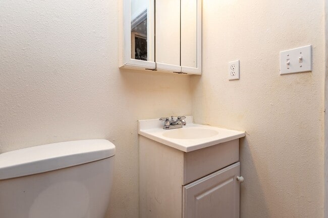 Building Photo - Stunning Ranch Style Home in East Colorado Springs!