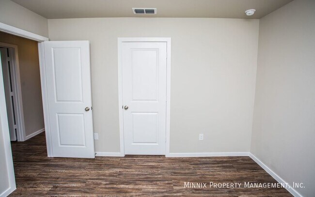 Building Photo - 2113 N. Ave. L-