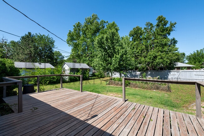 Building Photo - 749 N Westridge Dr