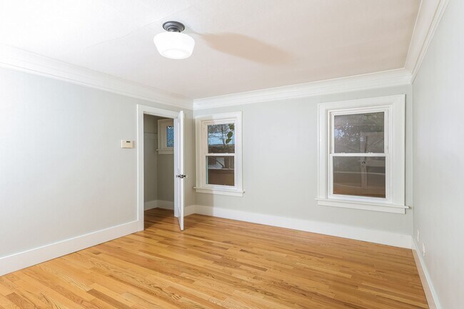 Building Photo - Updated Ravenna 4 Bed / 2 Bath Home