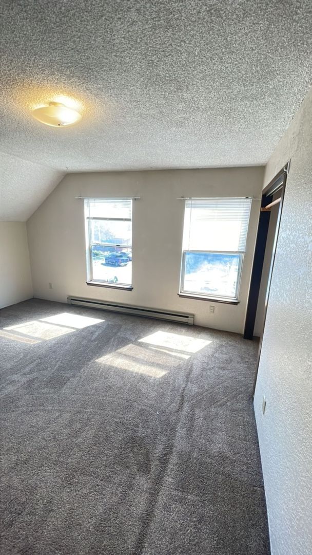 Building Photo - PRELEASING NOW! Available early September  2025 - 4 Bed/1.5 Bath