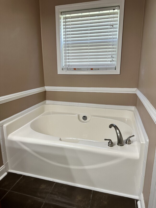 Building Photo - 103 Meadowview Rd