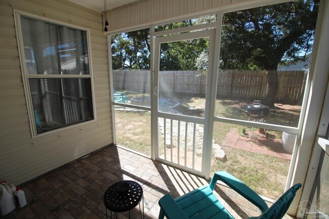 Building Photo - 327 Mizzen Ln