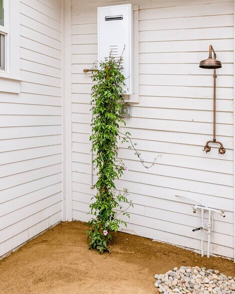 Building Photo - 1425 Cabrillo Ave