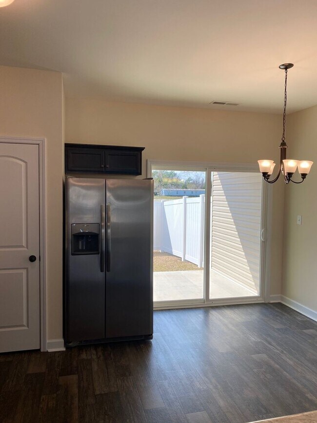 Building Photo - 2 bedroom, 2.5 bath end unit unfurnished townhouse in Sneads Ferry Justice Farm Townhome community