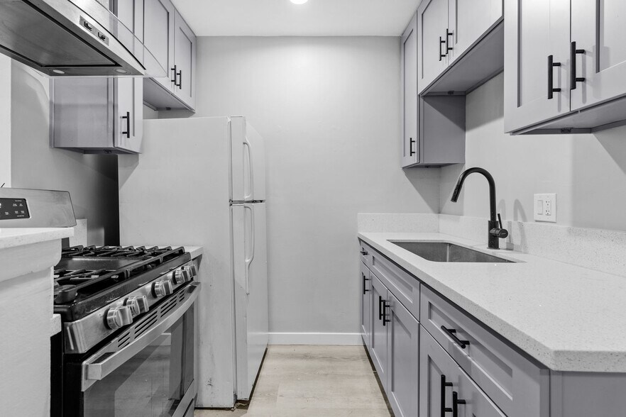 Building Photo - 1655 W Malvern Ave