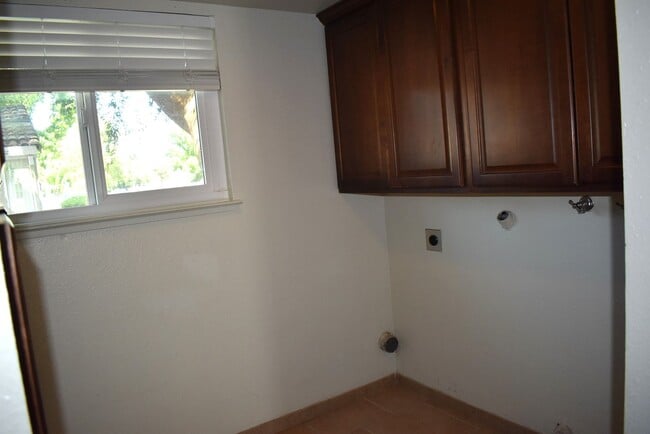 Building Photo - Woodstock Green Townhome unit with a commu...