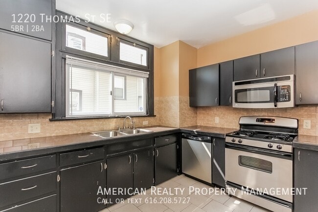 Building Photo - 1220 Thomas St SE