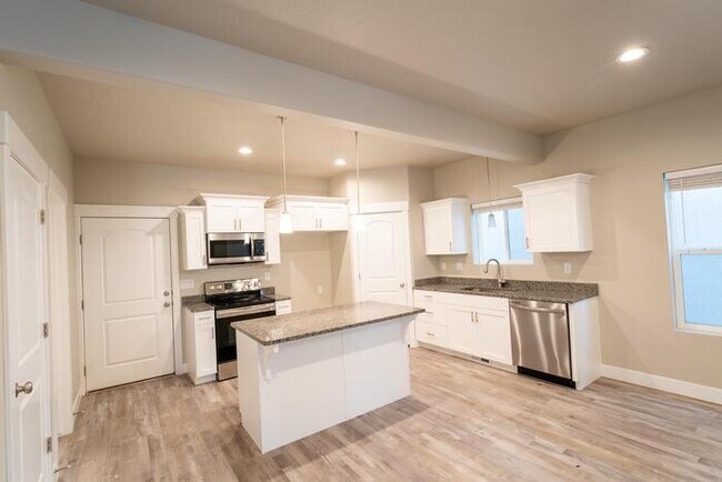 Building Photo - 8676 N Shadow Creek Alley