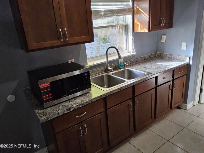 Building Photo - 3539 Post St