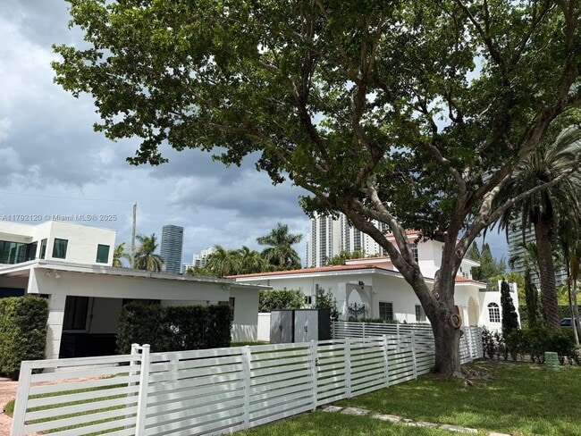 Building Photo - 245 189th Terrace