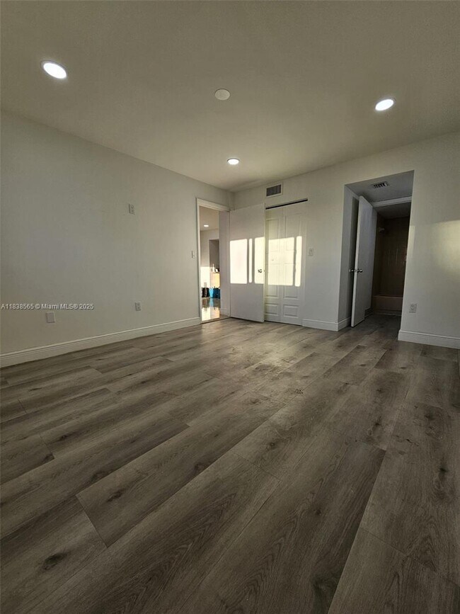 Building Photo - 6965 Harding Ave