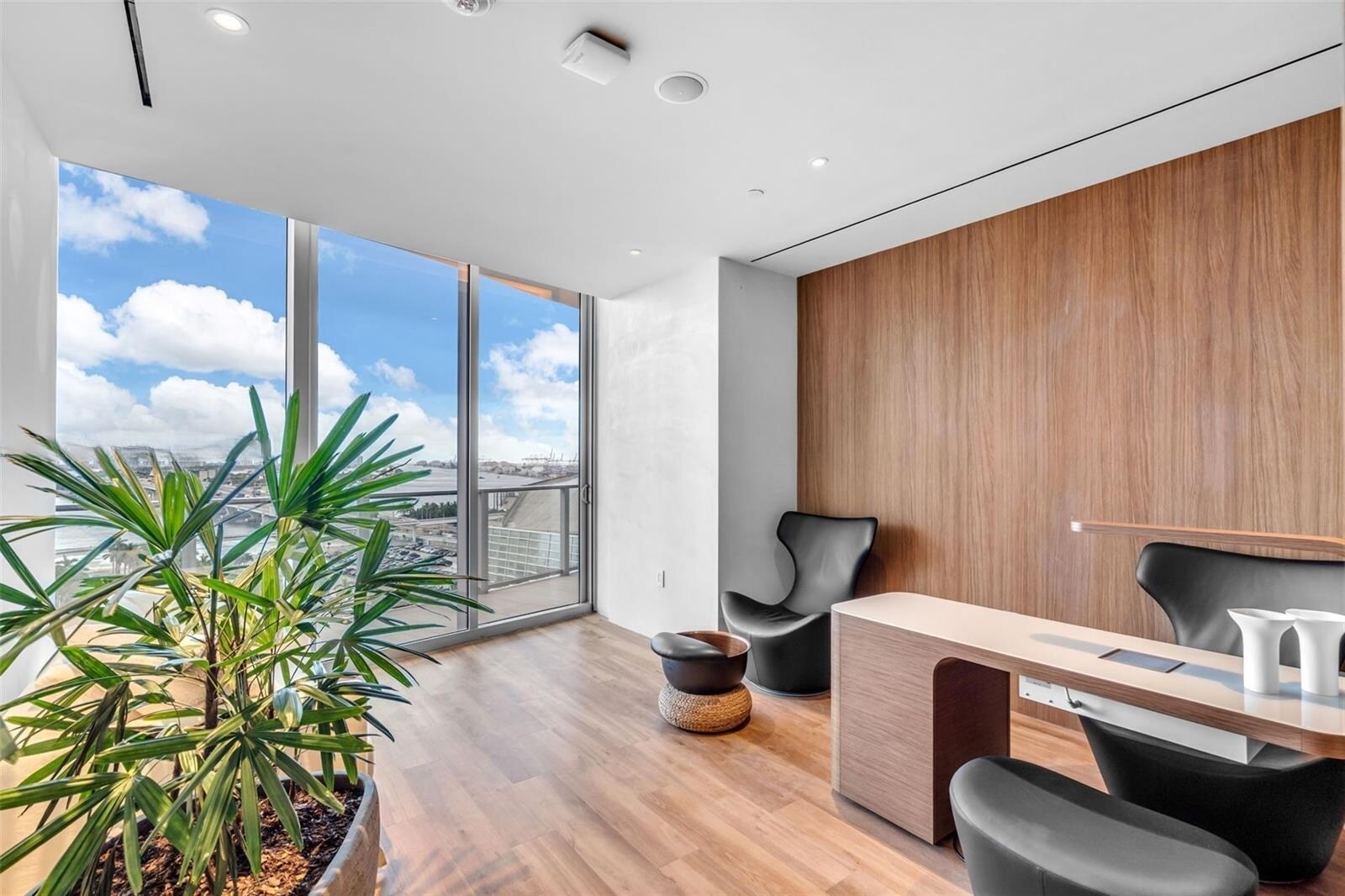 Building Photo - 1400 Biscayne Blvd