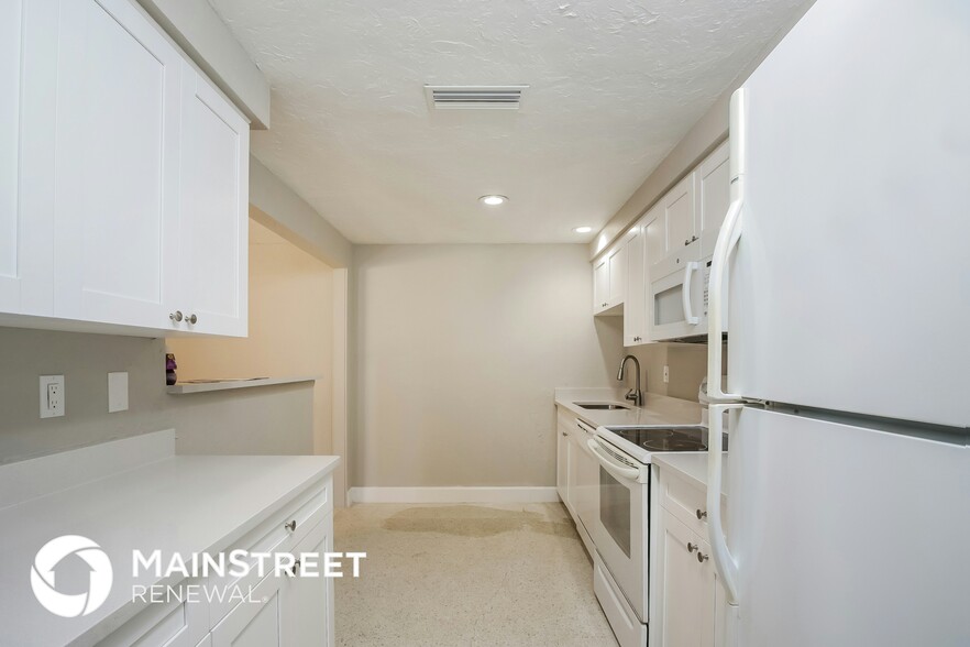 Building Photo - 2175 Gentian Rd