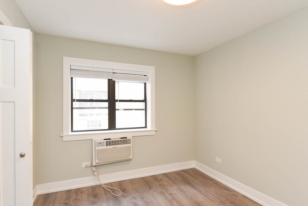 Building Photo - 503 W Barry Ave