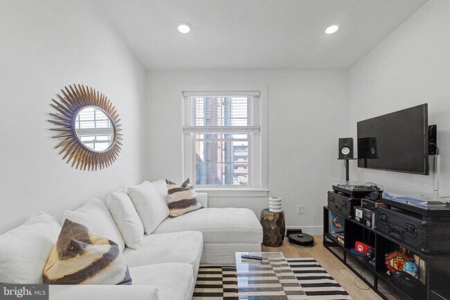 Building Photo - 120 N 3rd St