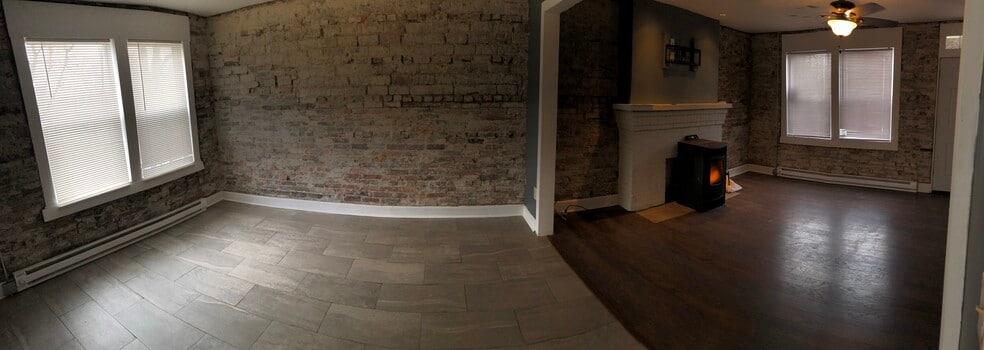 Dining room - 262 S Green St