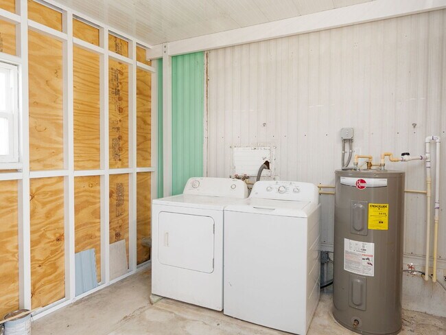 Building Photo - 529 Cervina Dr S