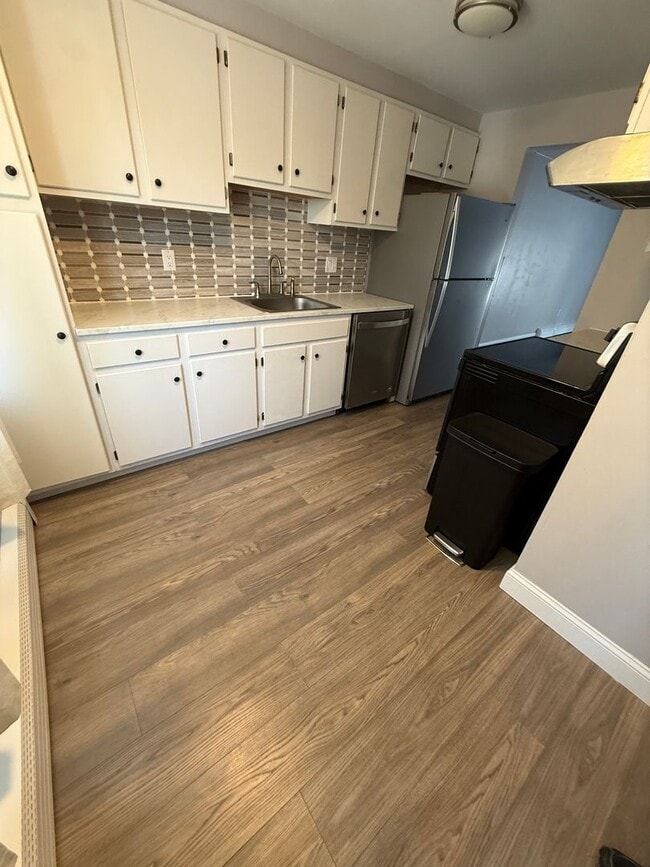 Building Photo - Two Bedroom Towhouse Condo Falmouth