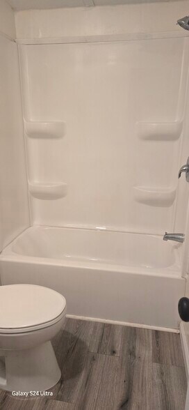 Guest Bath - 101 Hudson Ln