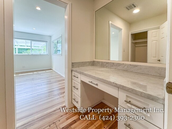 Building Photo - 846 Stanford St