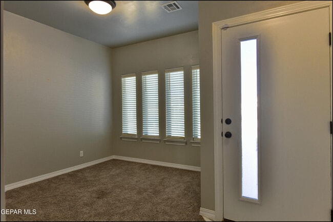 Building Photo - 600 Logwood Ave