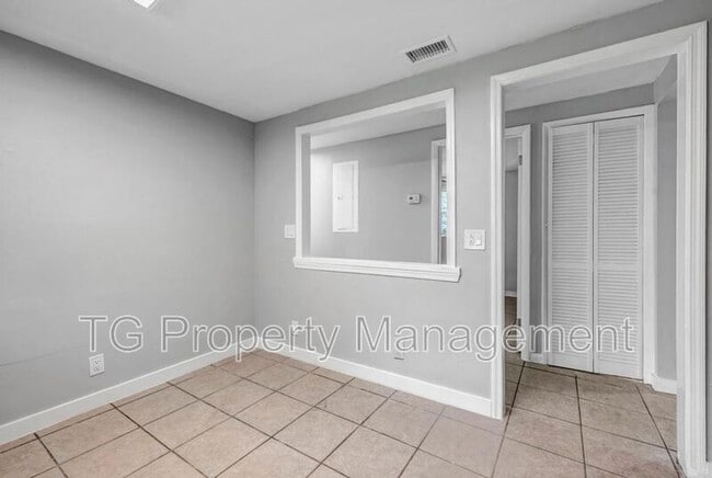 Building Photo - 6855 Hafford Ln