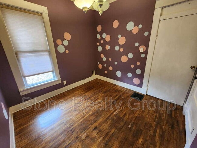 Building Photo - 1021 S 18th St