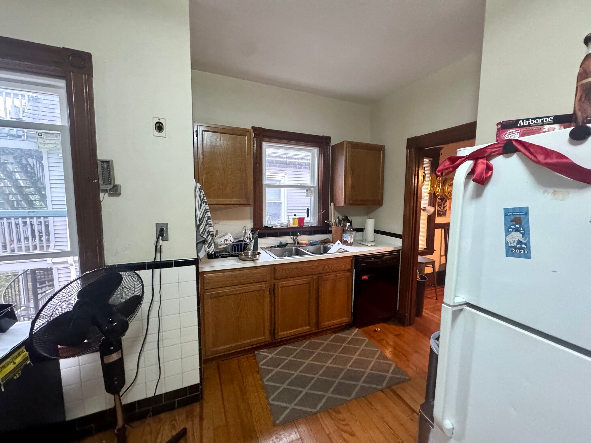 Building Photo - 195 College Ave