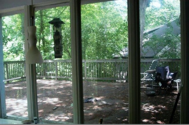 Deck - 829 Courtenay Dr NE