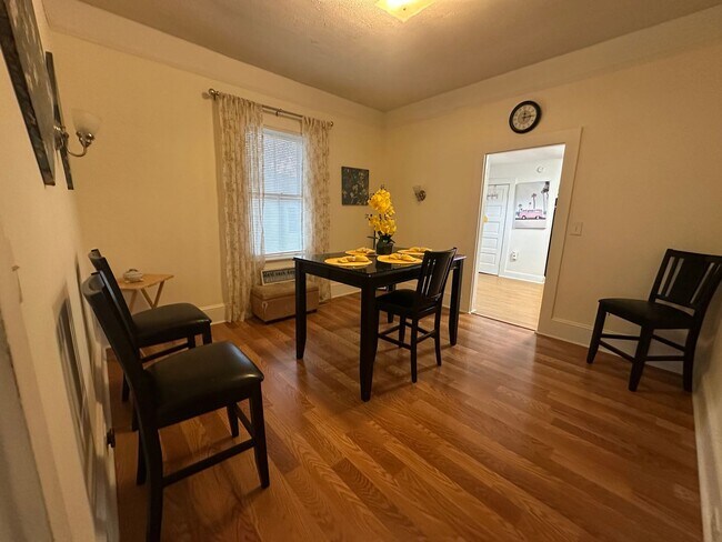 Building Photo - Charming 1 Bedroom, 1 Bath Furnished Or Unfurnished Home Available for Rent with Flexible Lease T...