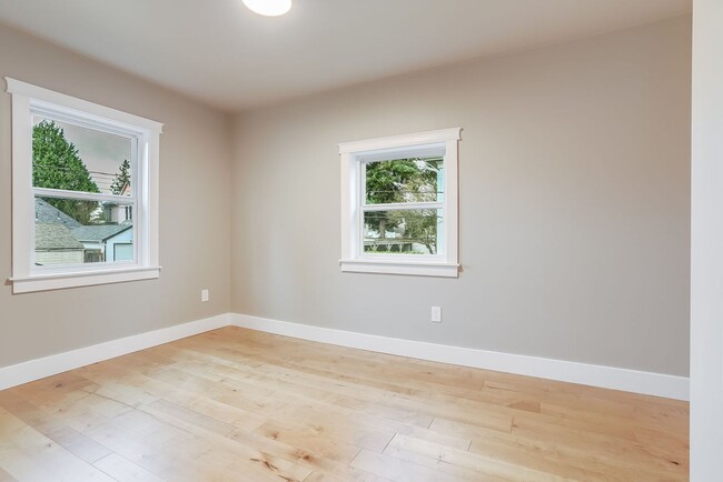 Building Photo - Two Bedroom Home - Close to Tacoma General...