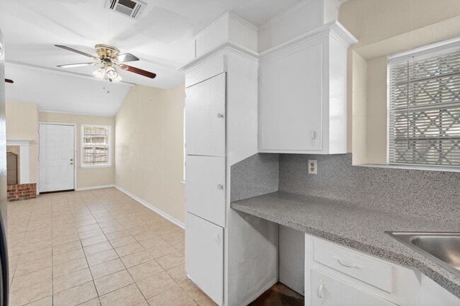 Building Photo - 14410 Alkay St