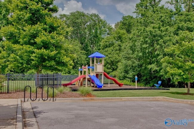 Building Photo - 112 SW Autumn Cove Dr