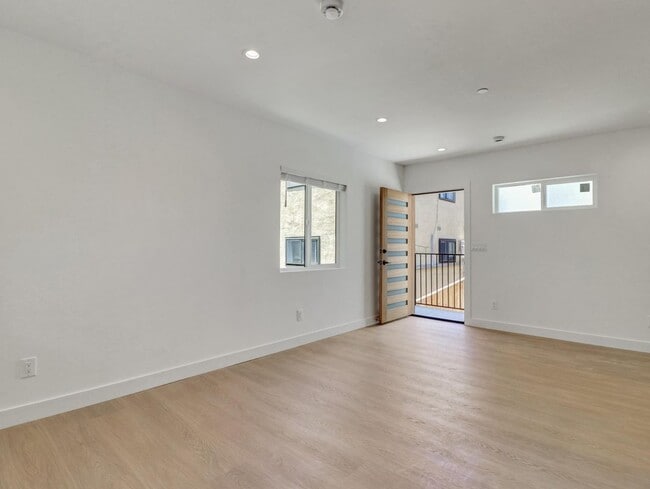 Building Photo - 644 Pier Ave