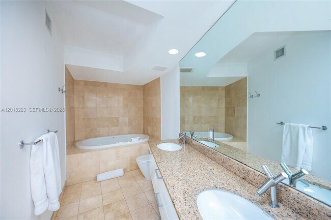Building Photo - 17201 Collins Ave